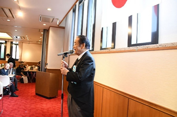 直会会場で島村会長挨拶