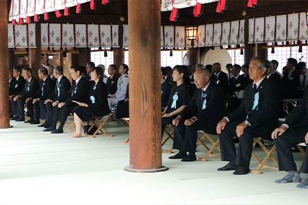 式典に臨む慰霊諸団体代表等
